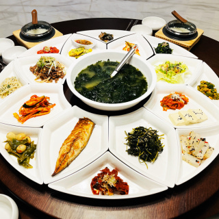 Hidden Eats in Korea Ep.1 – A Traditional Korean Dining Experience Beneath Myeongdong: Myeongdong Chaeum Hansik